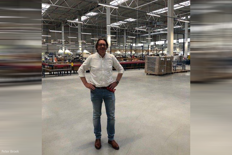 Peter Broek in dienst van Mid Ocean